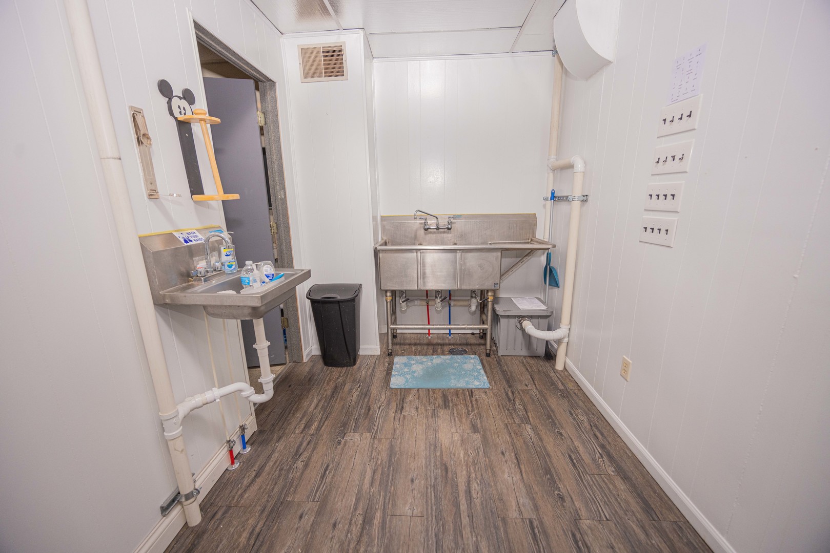 104 South Franklin Street Dwight, IL 60420 - Photo 10 of 20 a view of a kitchen from the hallway