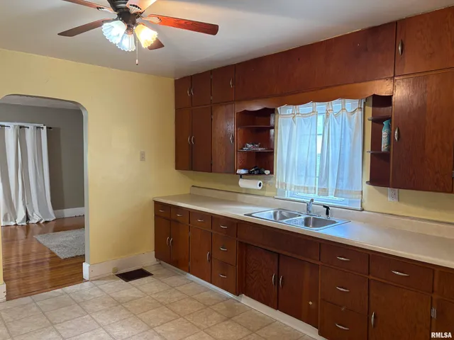 $129,900 | 1310 West Franklin Street, Taylorville, IL 62568