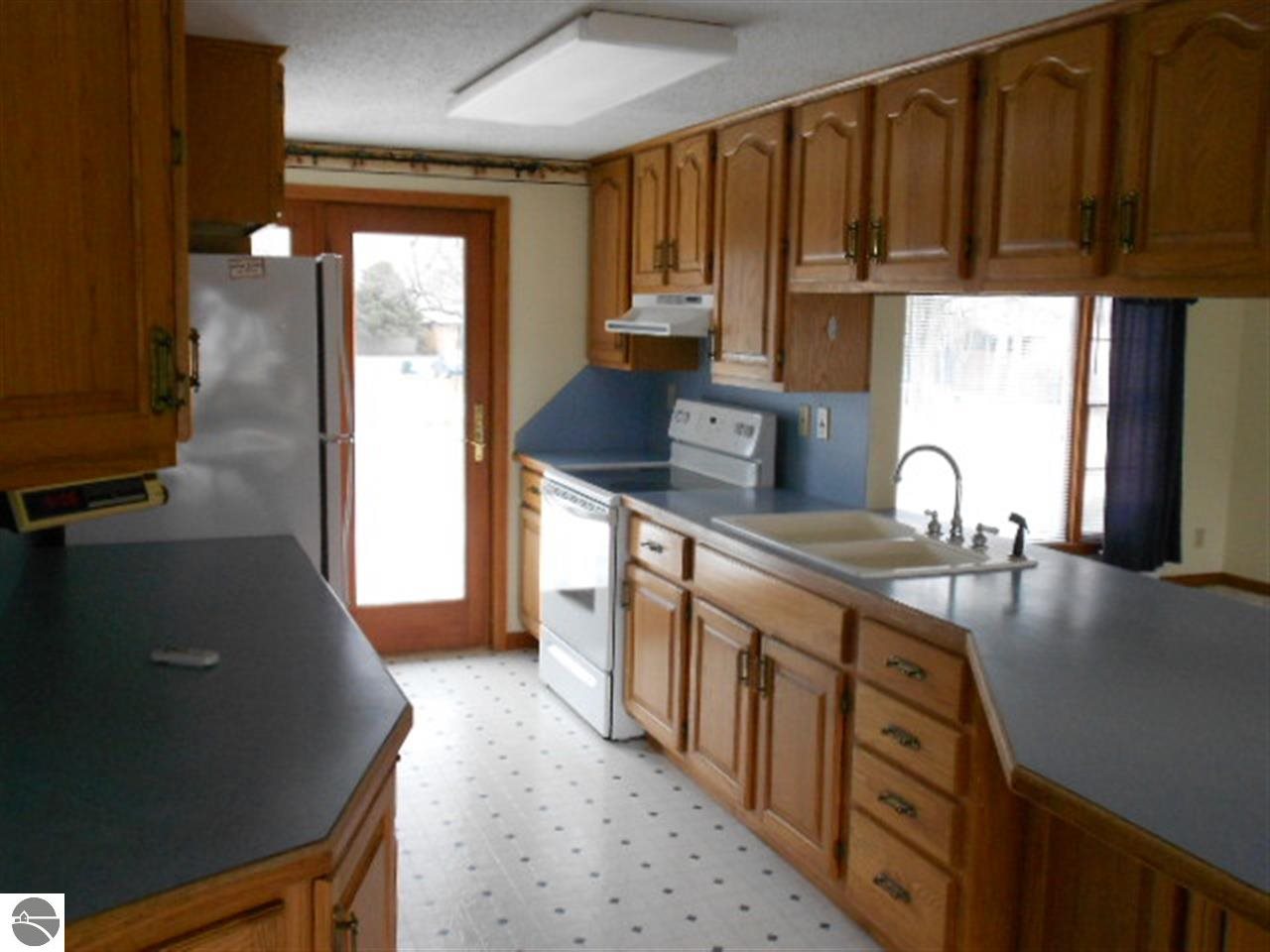 1010 Glencoe Road Alma, MI 48801 - Photo 9 of 22 1781763-8.JPG