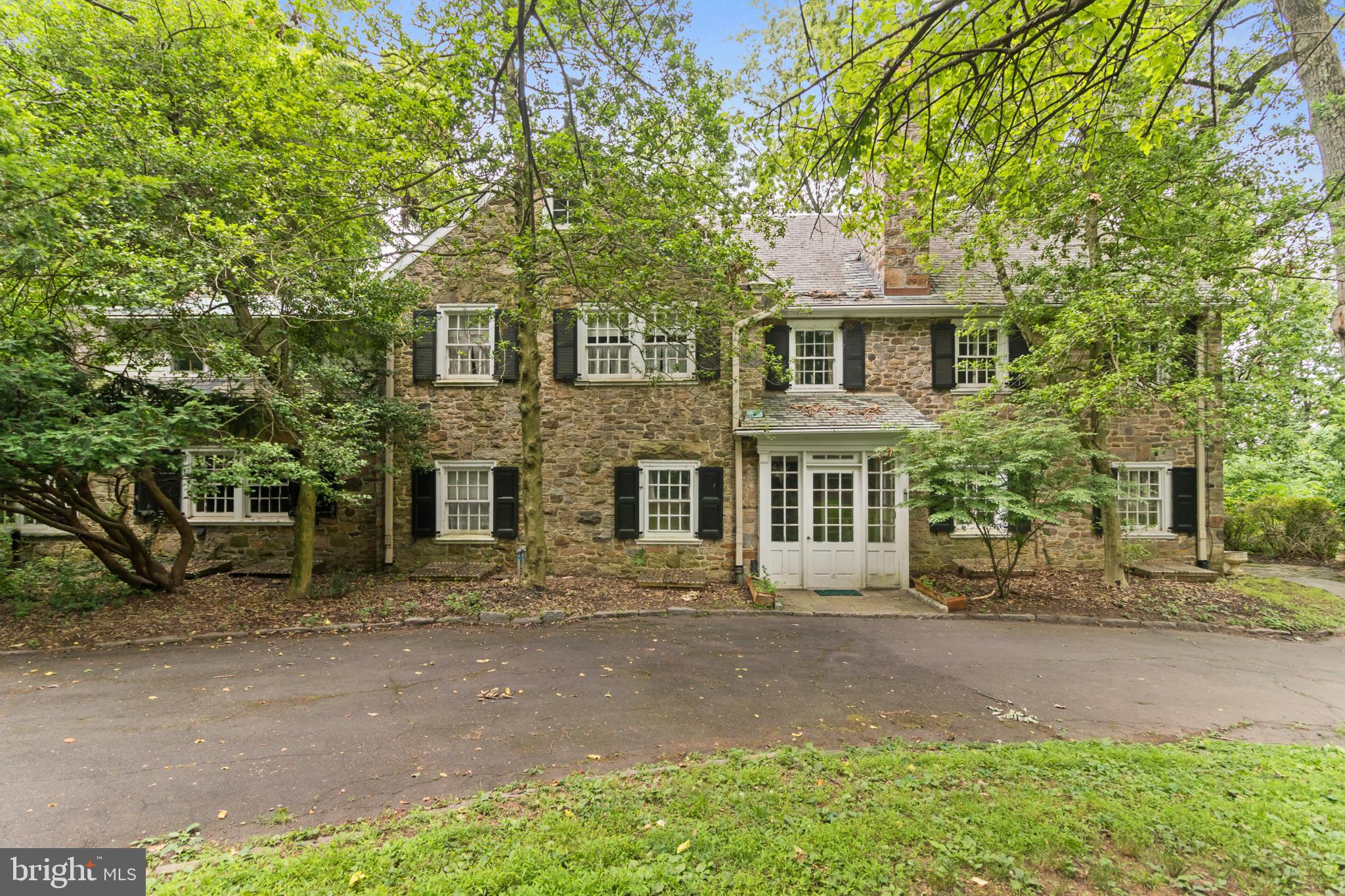3040 Oakridge Farm Road Huntingdon Valley, PA 19006 - Photo 2 of 41 Gallery Image 2