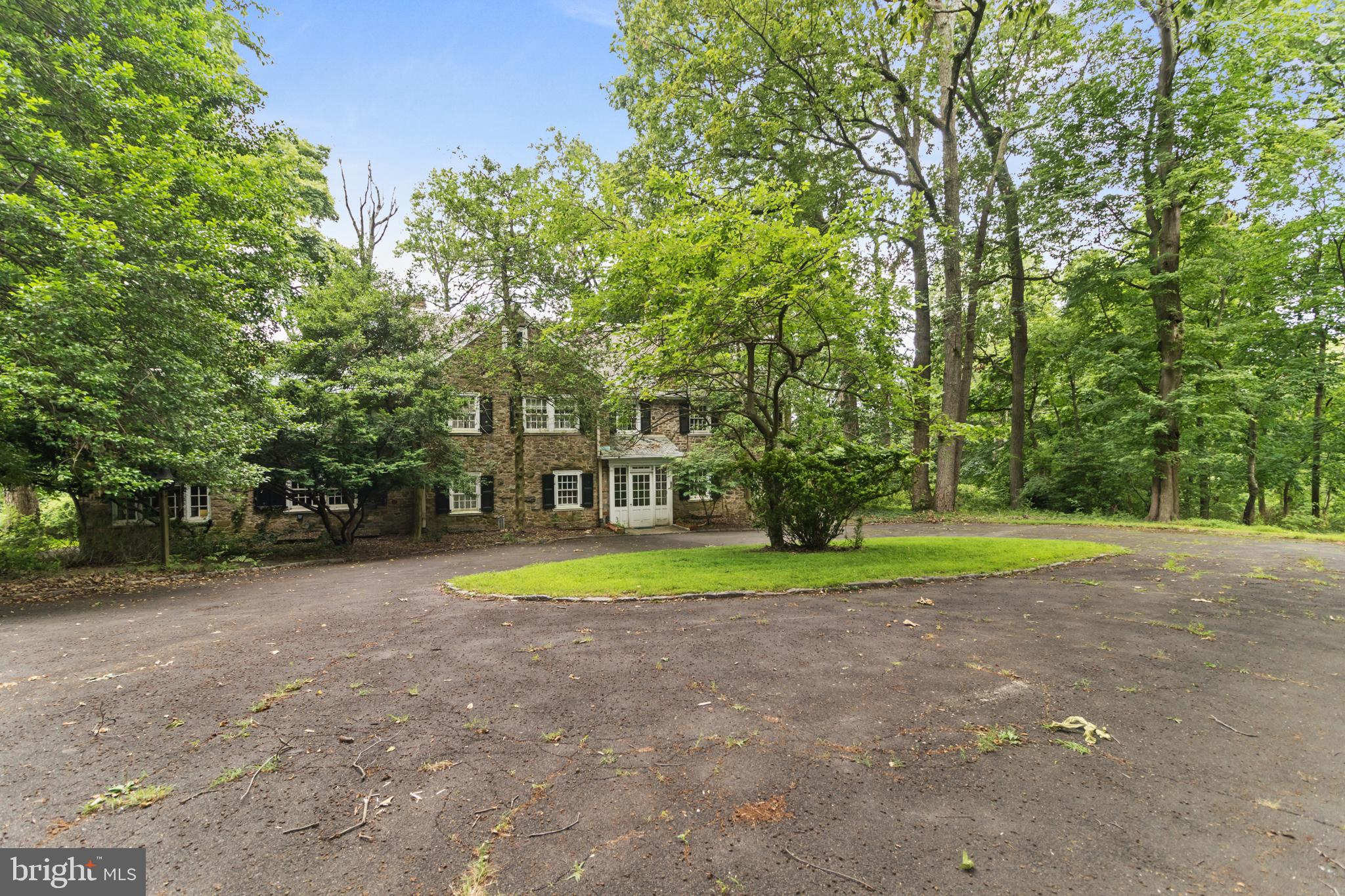 3040 Oakridge Farm Road Huntingdon Valley, PA 19006 - Photo 3 of 41 Gallery Image 3