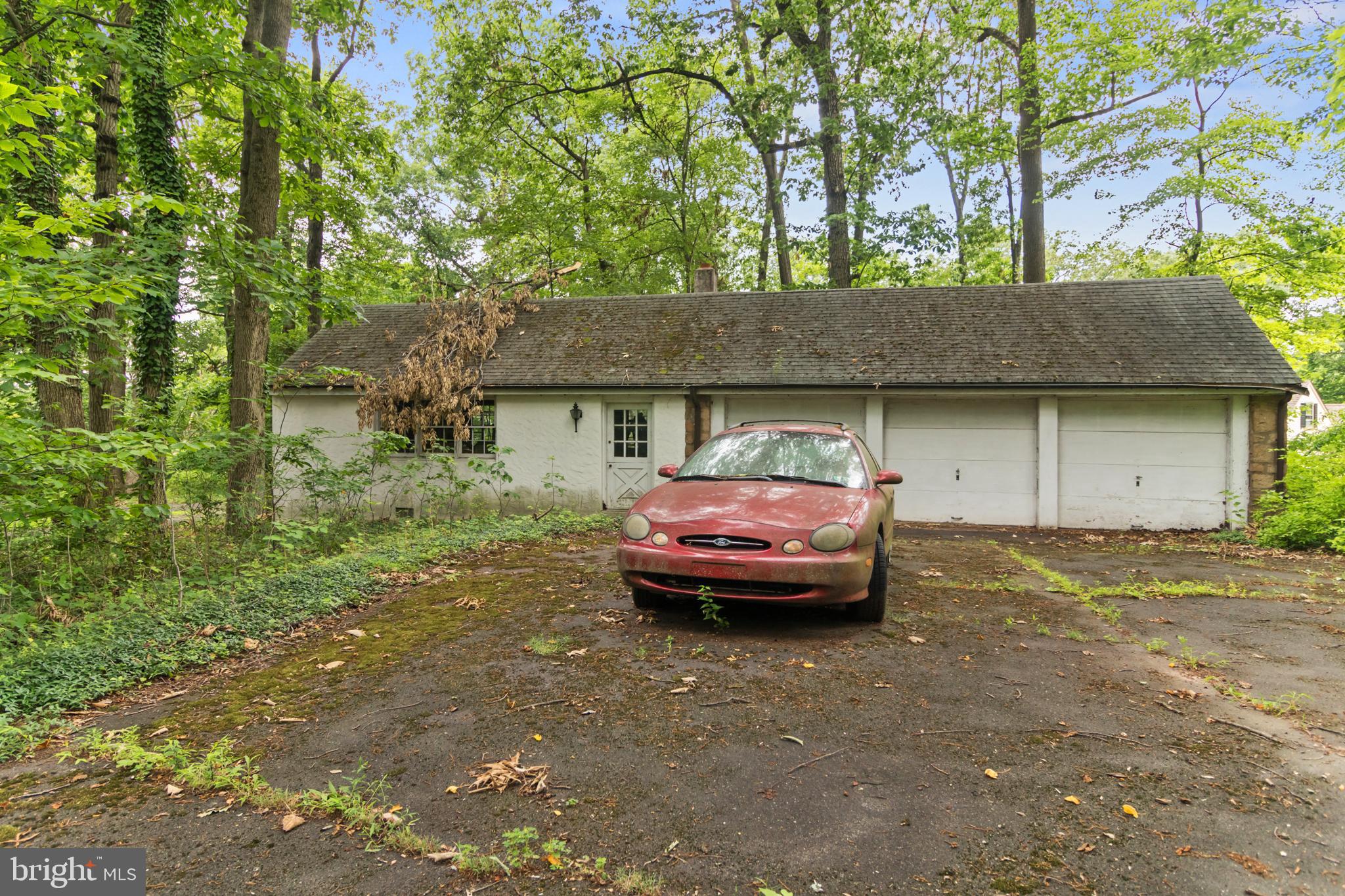 3040 Oakridge Farm Road Huntingdon Valley, PA 19006 - Photo 4 of 41 Gallery Image 4