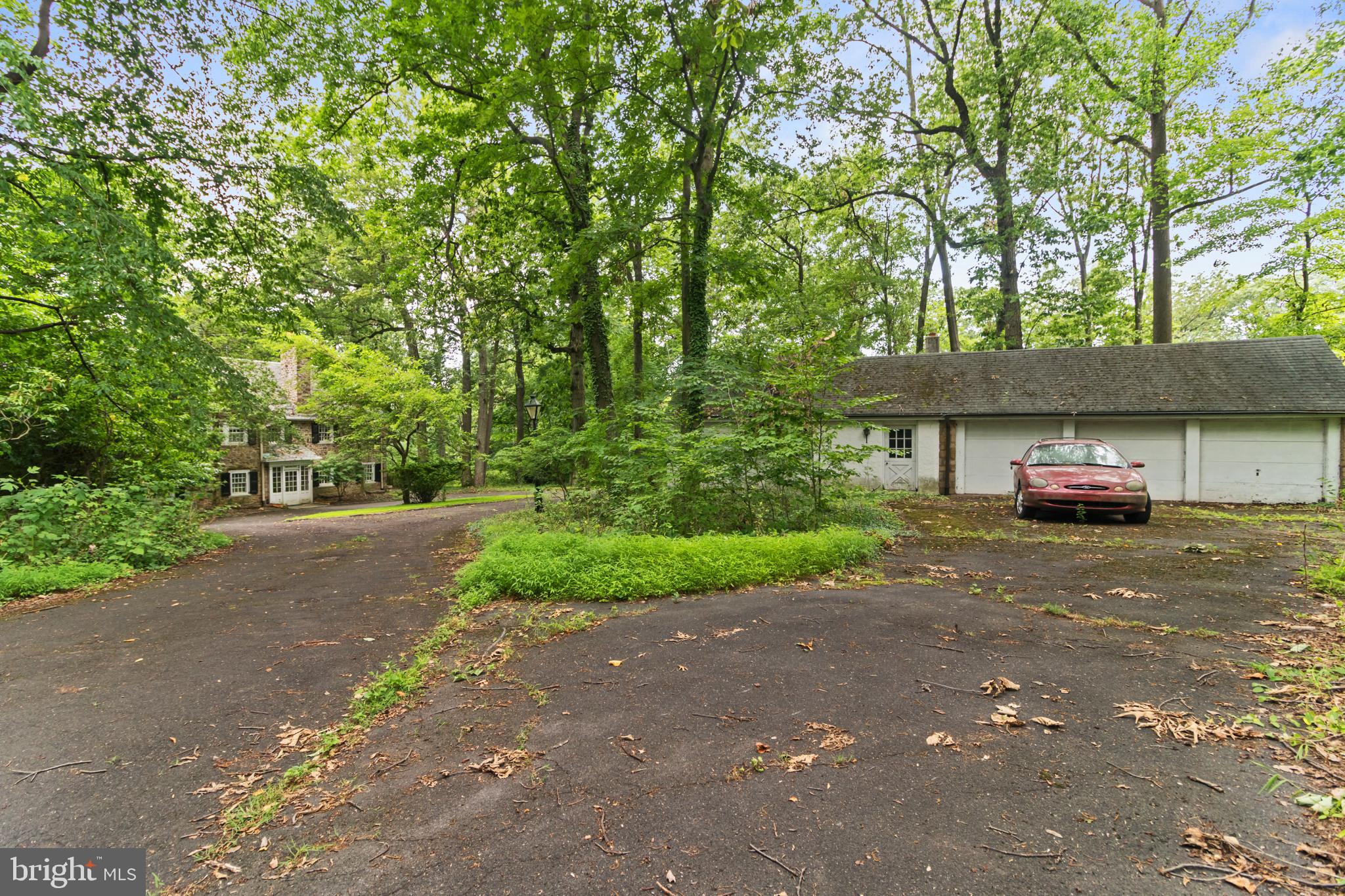 3040 Oakridge Farm Road Huntingdon Valley, PA 19006 - Photo 5 of 41 Gallery Image 5
