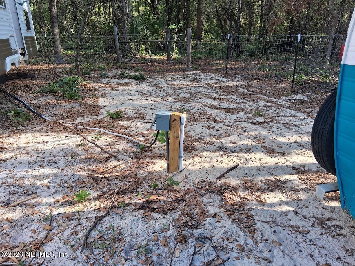 910 Paradise Boulevard Georgetown, FL 32139 - Photo 4 of 9 a backyard of a house with lots of green space