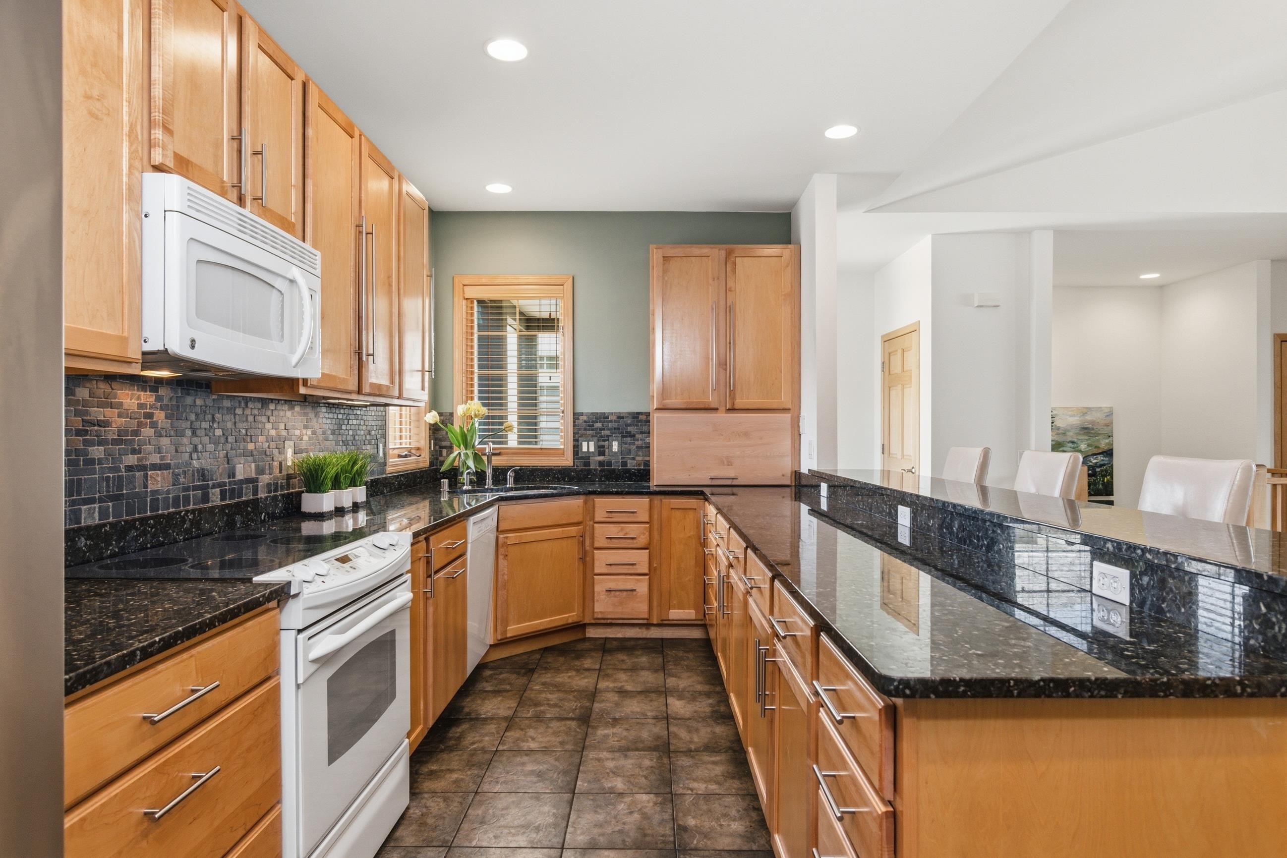 1615 Pond View Middleton, WI 53562 - Photo 17 of 76