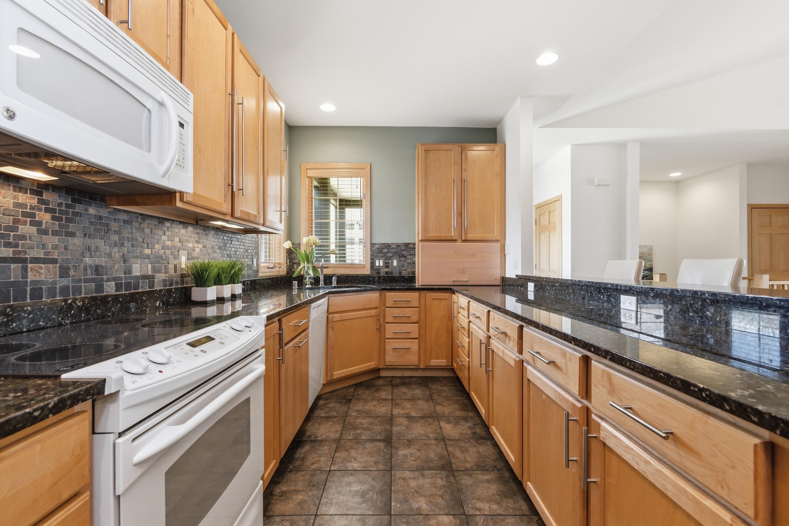 1615 Pond View Middleton, WI 53562 - Photo 18 of 76