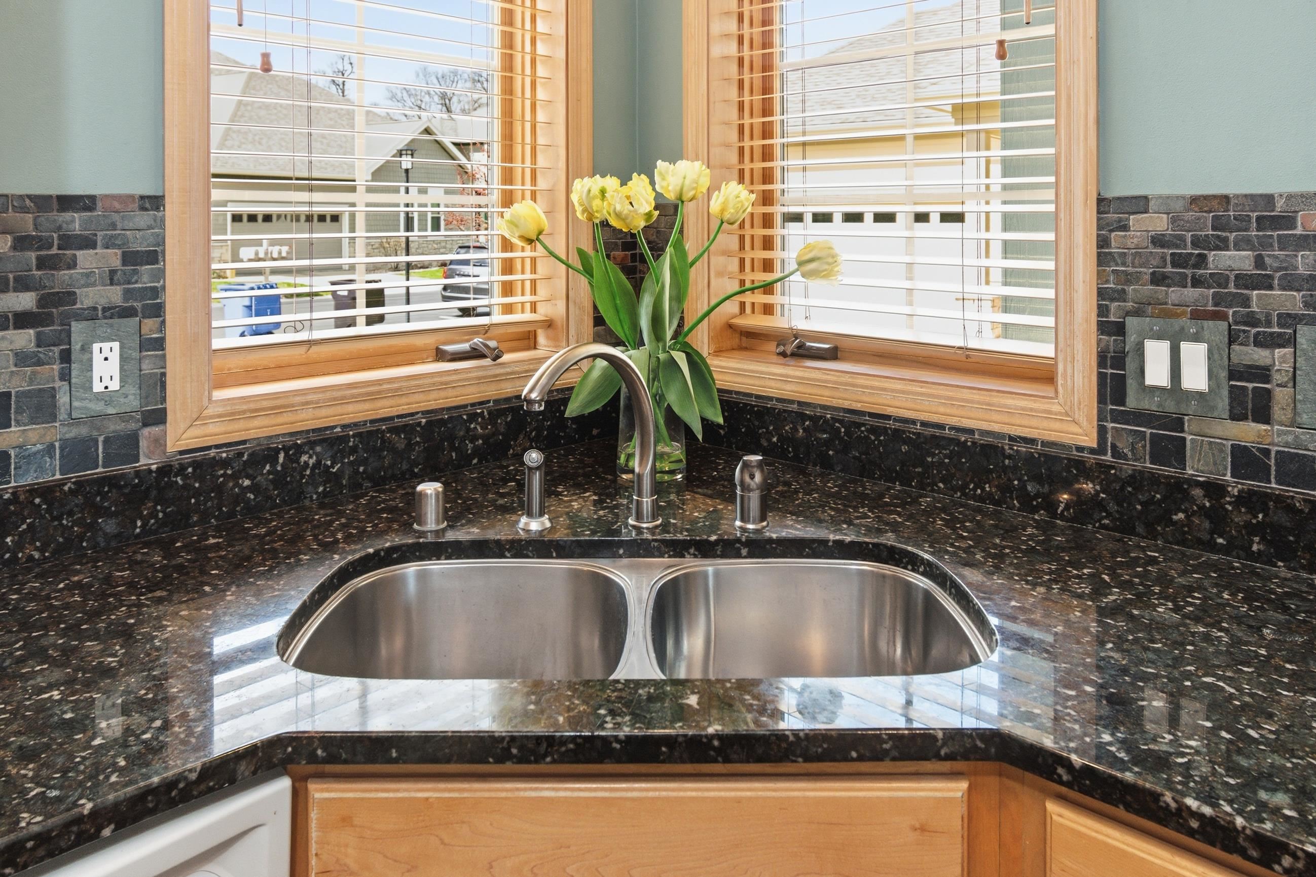 1615 Pond View Middleton, WI 53562 - Photo 20 of 76