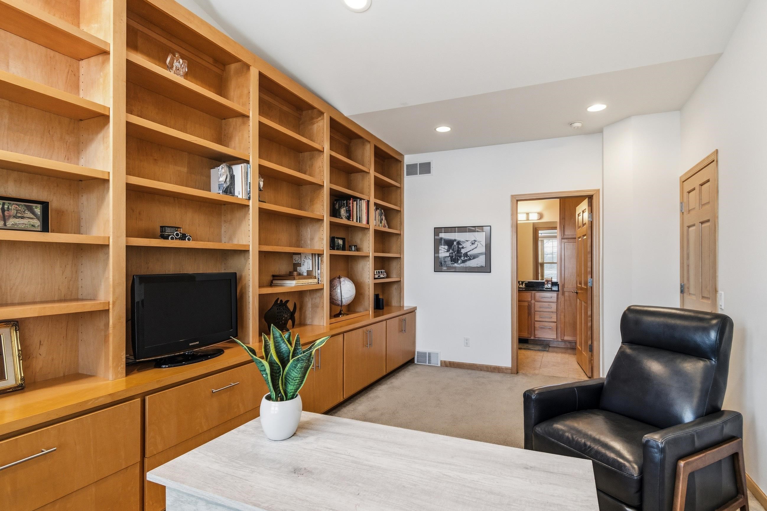 1615 Pond View Middleton, WI 53562 - Photo 37 of 76