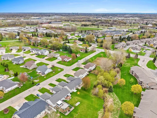 $324,900 | 5433 Brookview Drive, Appleton, WI 54913