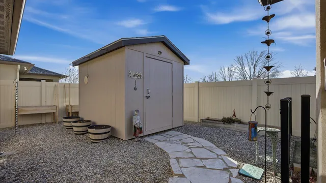 a view of a house with backyard