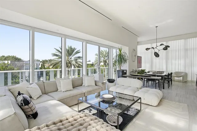 $18,500 | 4701 Meridian Avenue, Unit 208, Miami Beach, FL 33140