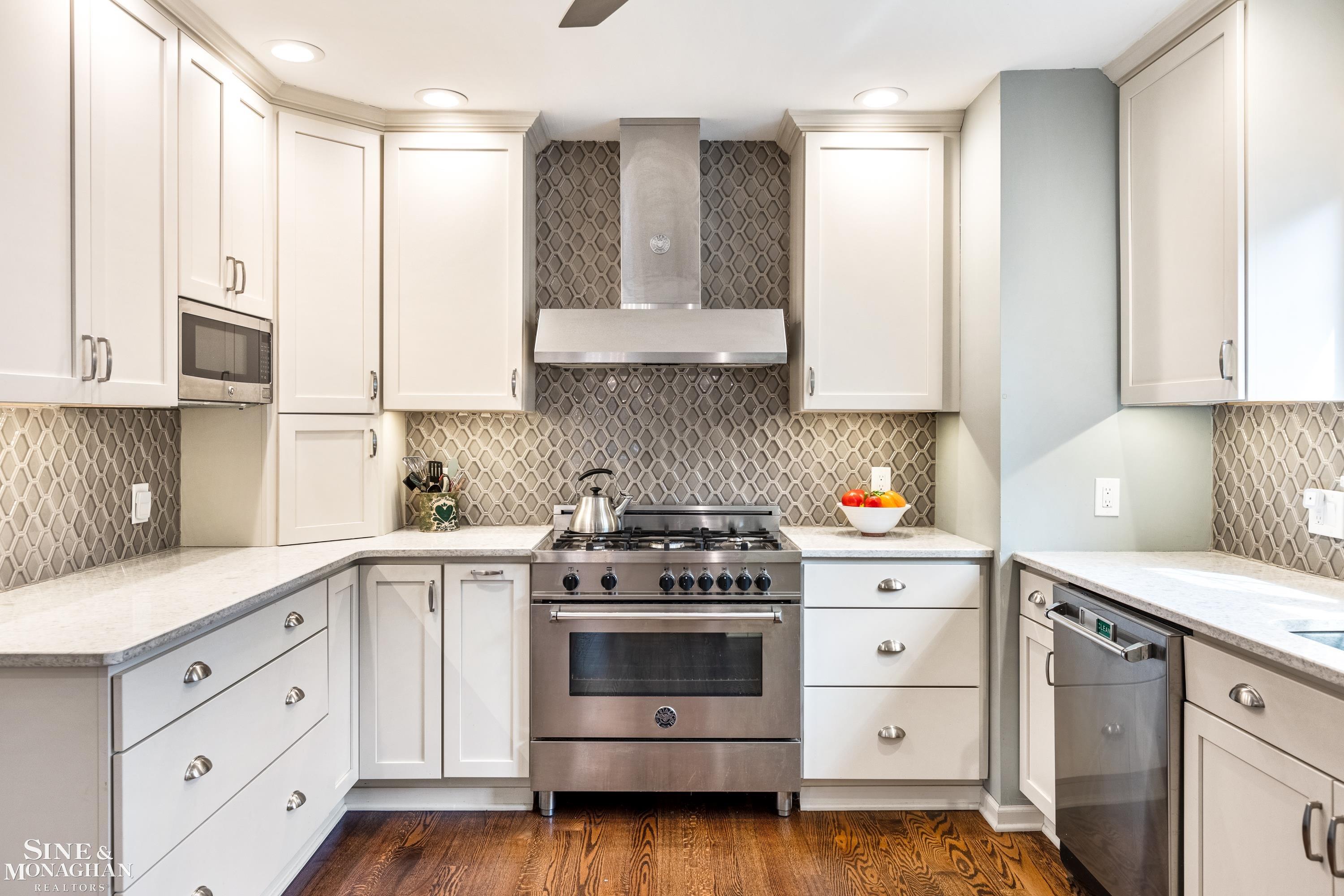 1228 Bedford Road Grosse Pointe, MI 48230 - Photo 13 of 56 50109214-12.JPG