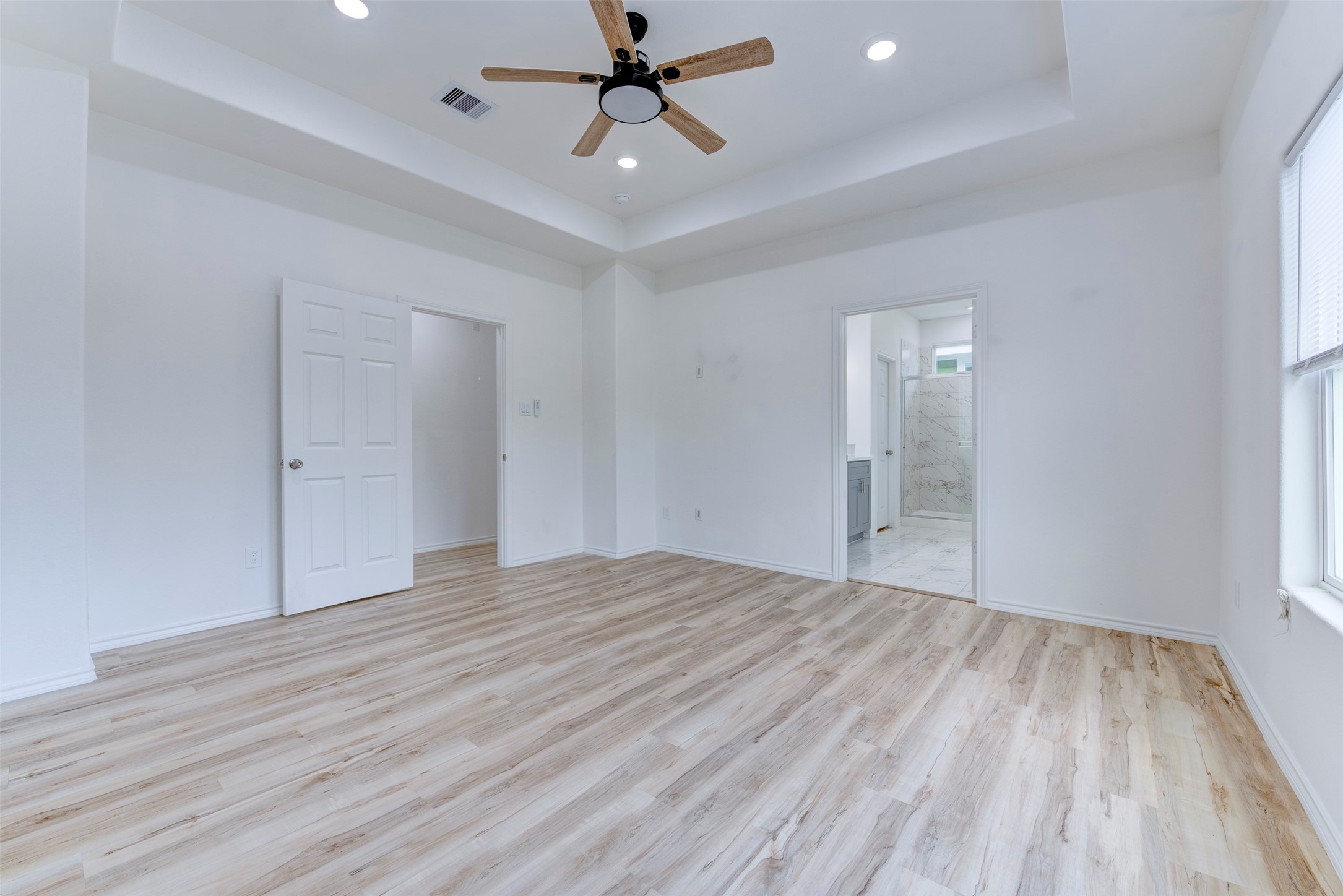 8203 Woodlyn Road, Unit F Houston, TX 77028 - Photo 20 of 29 wooden floor in an empty room with a window