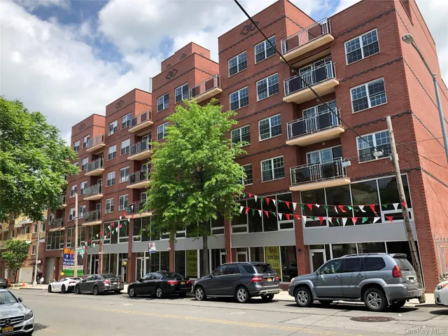 $695,000 | 35-19 Leavitt Street, Unit 3E | Flushing