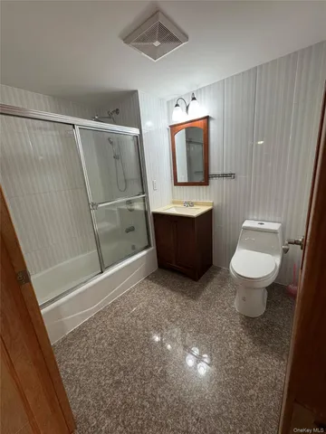 $695,000 | 35-19 Leavitt Street, Unit 3E | Flushing