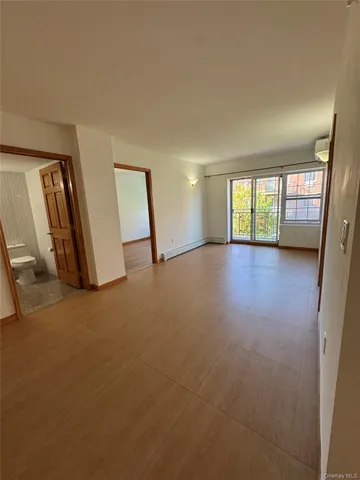 $695,000 | 35-19 Leavitt Street, Unit 3E | Flushing