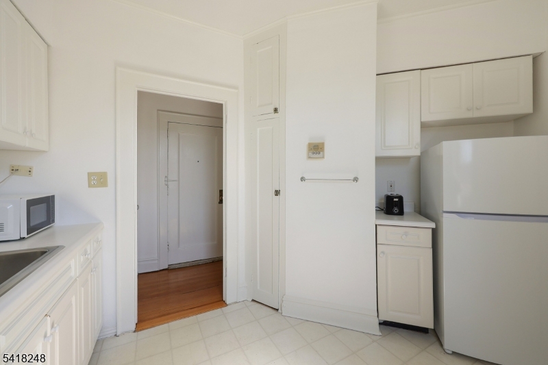 4 Riverside Drive, Unit 302 Cranford, NJ 07016 - Photo 11 of 23