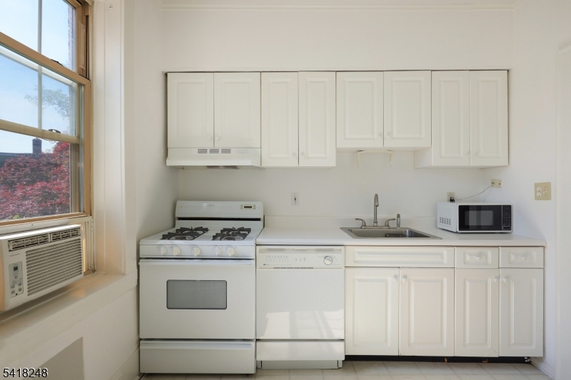 4 Riverside Drive, Unit 302 Cranford, NJ 07016 - Photo 9 of 23