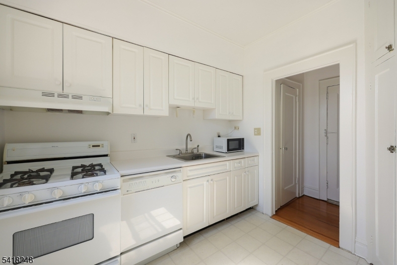 4 Riverside Drive, Unit 302 Cranford, NJ 07016 - Photo 10 of 23