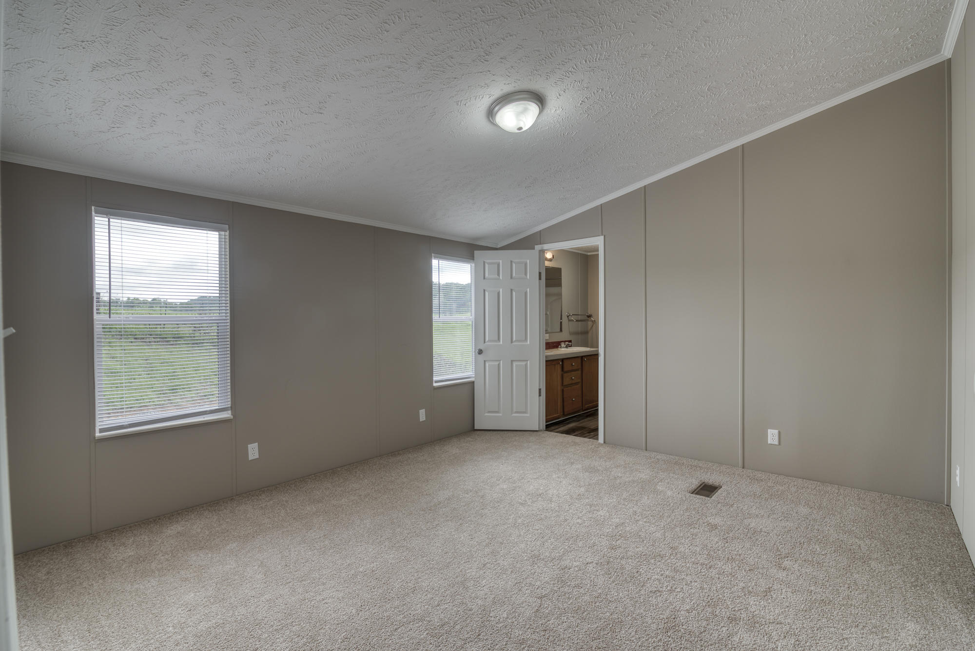 15177 Hearst Road Bristol, VA 24202 - Photo 12 of 23 15177-Hearst-Rd-Bristol-VA Highlands-Rea