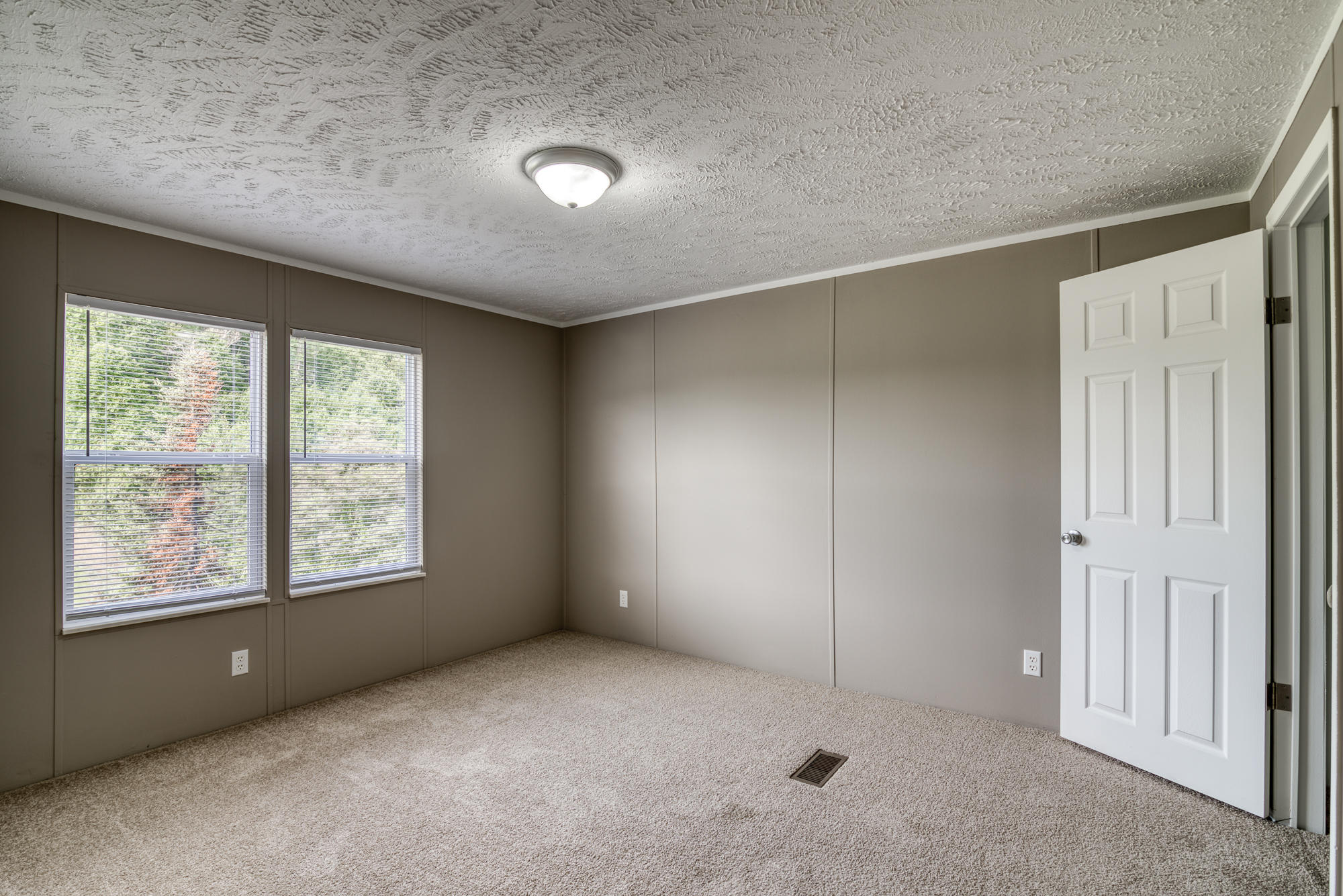 15177 Hearst Road Bristol, VA 24202 - Photo 18 of 23 15177-Hearst-Rd-Bristol-VA Highlands-Rea