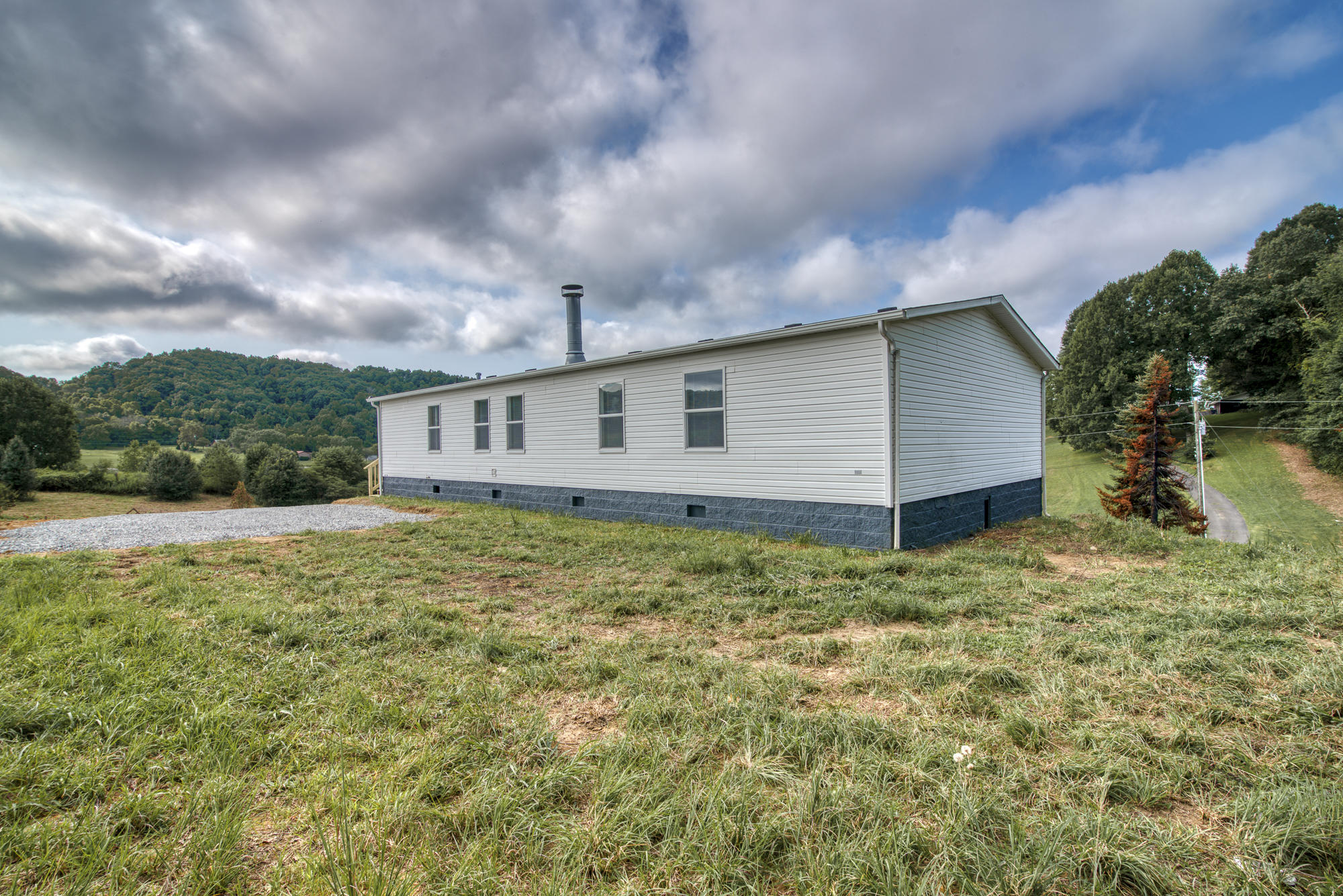 15177 Hearst Road Bristol, VA 24202 - Photo 4 of 23 15177-Hearst-Rd-Bristol-VA Highlands-Rea