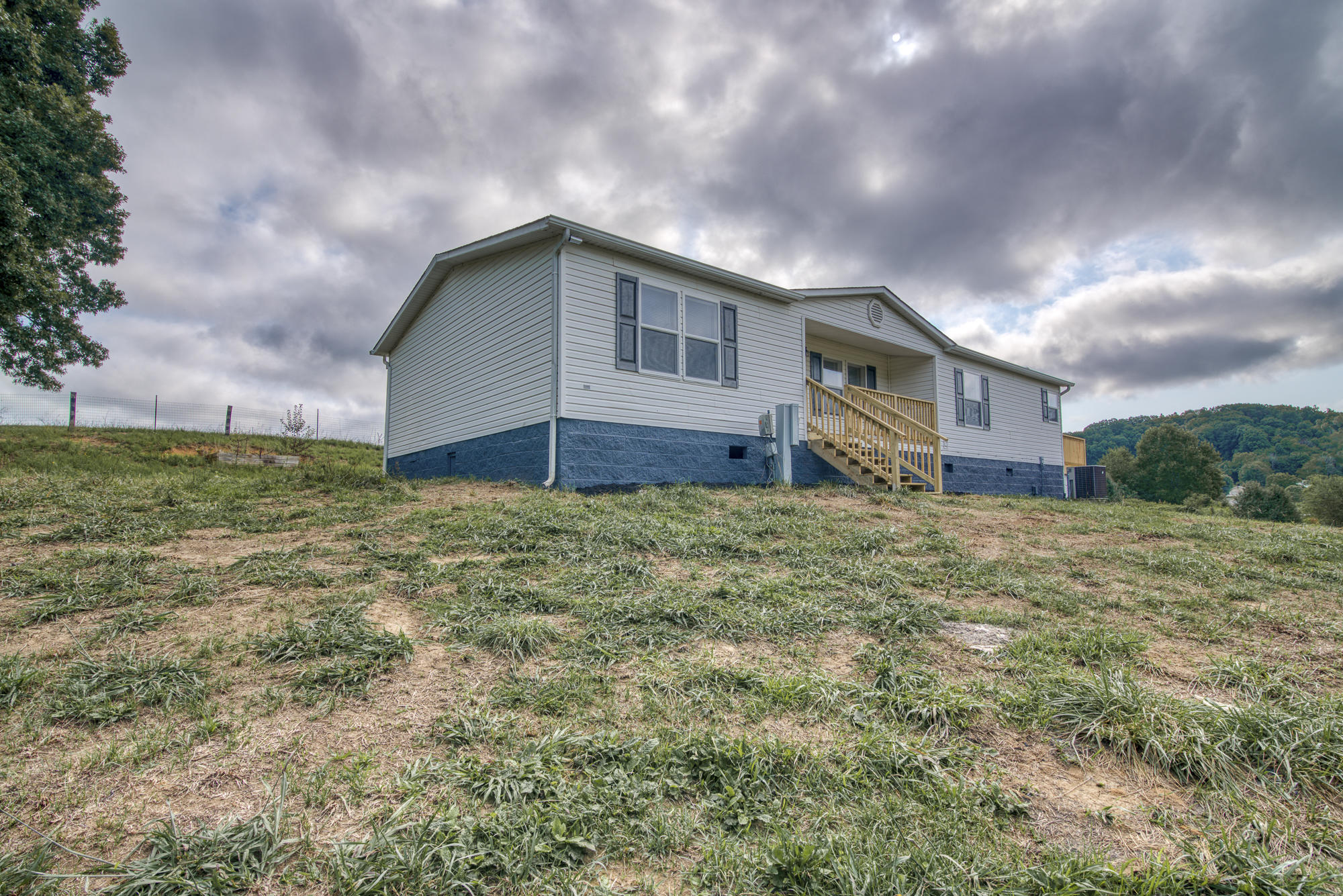 15177 Hearst Road Bristol, VA 24202 - Photo 5 of 23 15177-Hearst-Rd-Bristol-VA Highlands-Rea