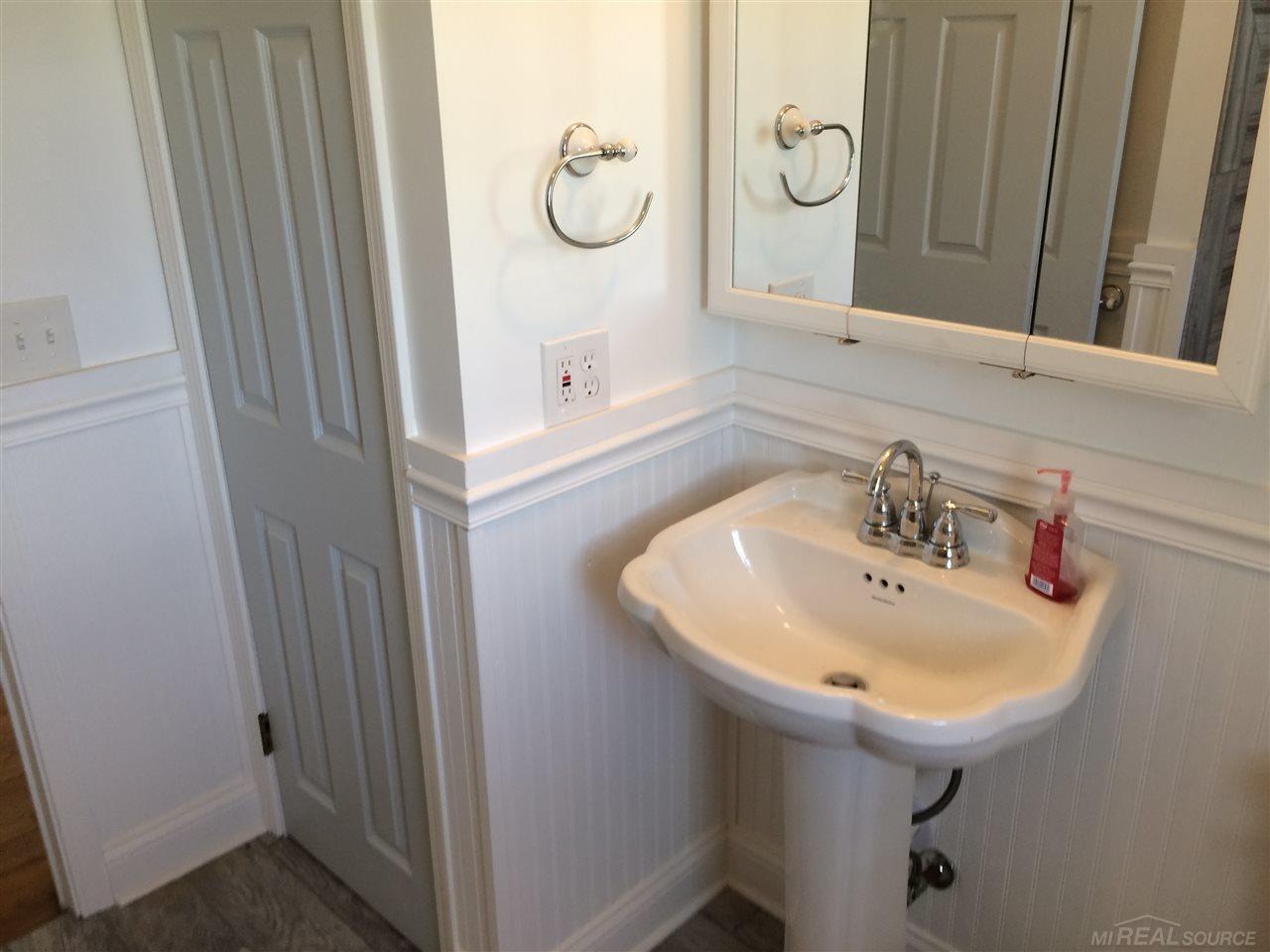 211 East Harrington Road Croswell, MI 48422 - Photo 10 of 17 31350665-9.JPG