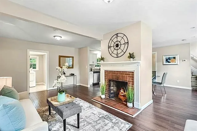 $3,100 | 32 Jerry Way, Unit FRONT, Taunton, MA 02780