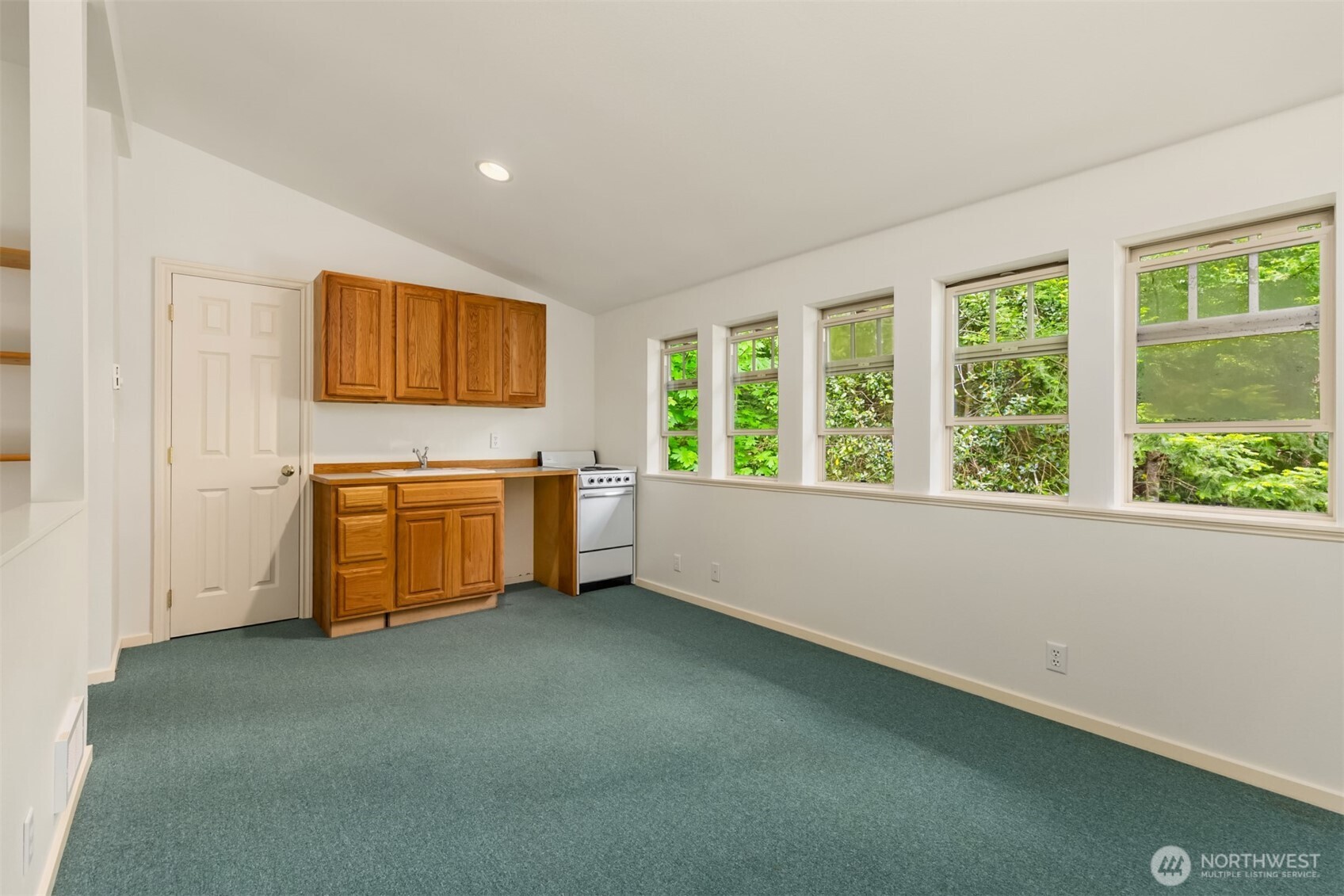 14864 Sivertson Road Northeast Bainbridge Island, WA 98110 - Photo 32 of 37