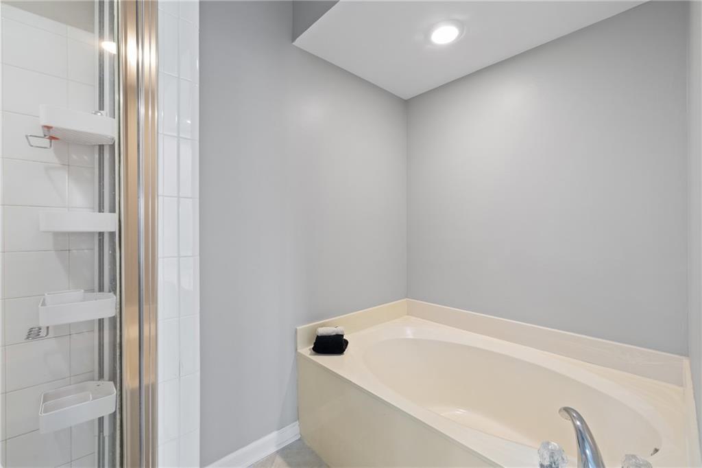 3636 Habersham Road Northwest, Unit 2207 Atlanta, GA 30305 - Photo 23 of 32