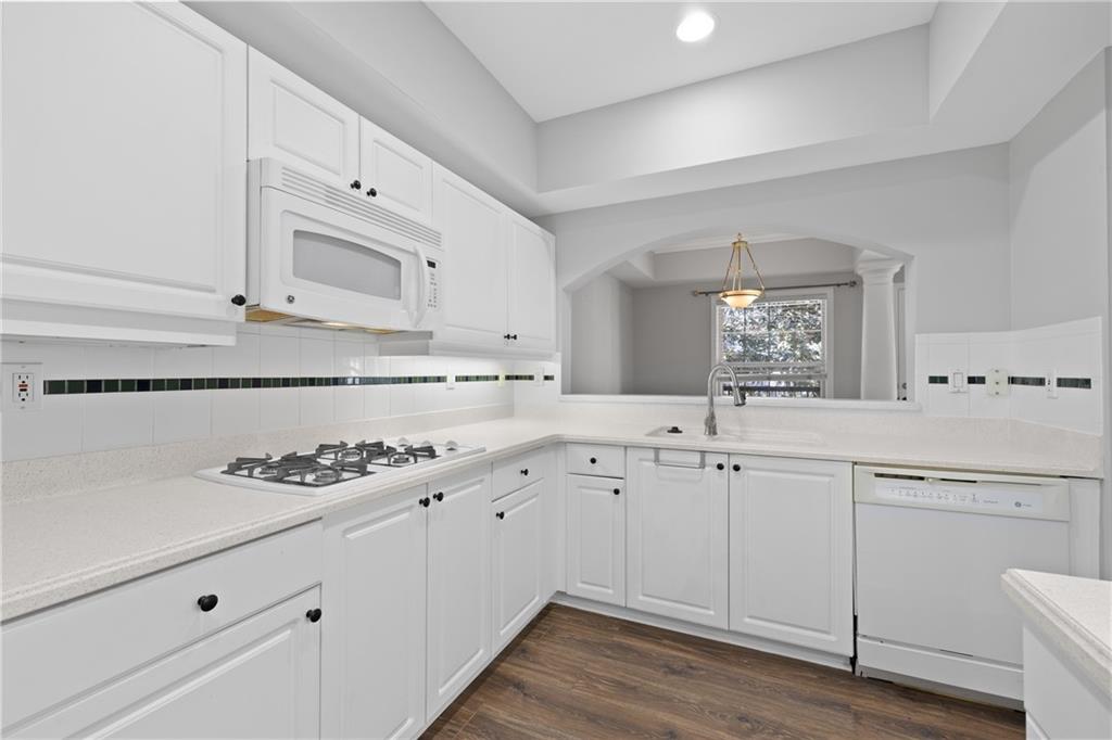 3636 Habersham Road Northwest, Unit 2207 Atlanta, GA 30305 - Photo 7 of 32