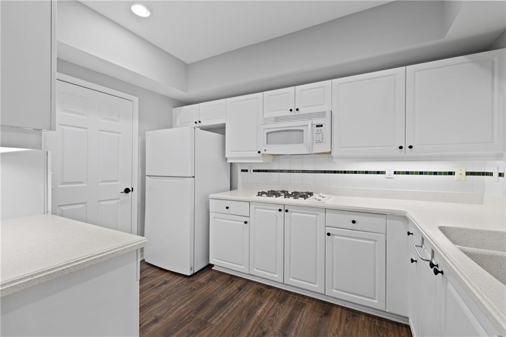 3636 Habersham Road Northwest, Unit 2207 Atlanta, GA 30305 - Photo 8 of 32