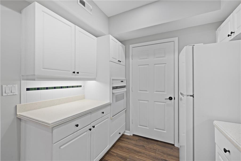 3636 Habersham Road Northwest, Unit 2207 Atlanta, GA 30305 - Photo 9 of 32