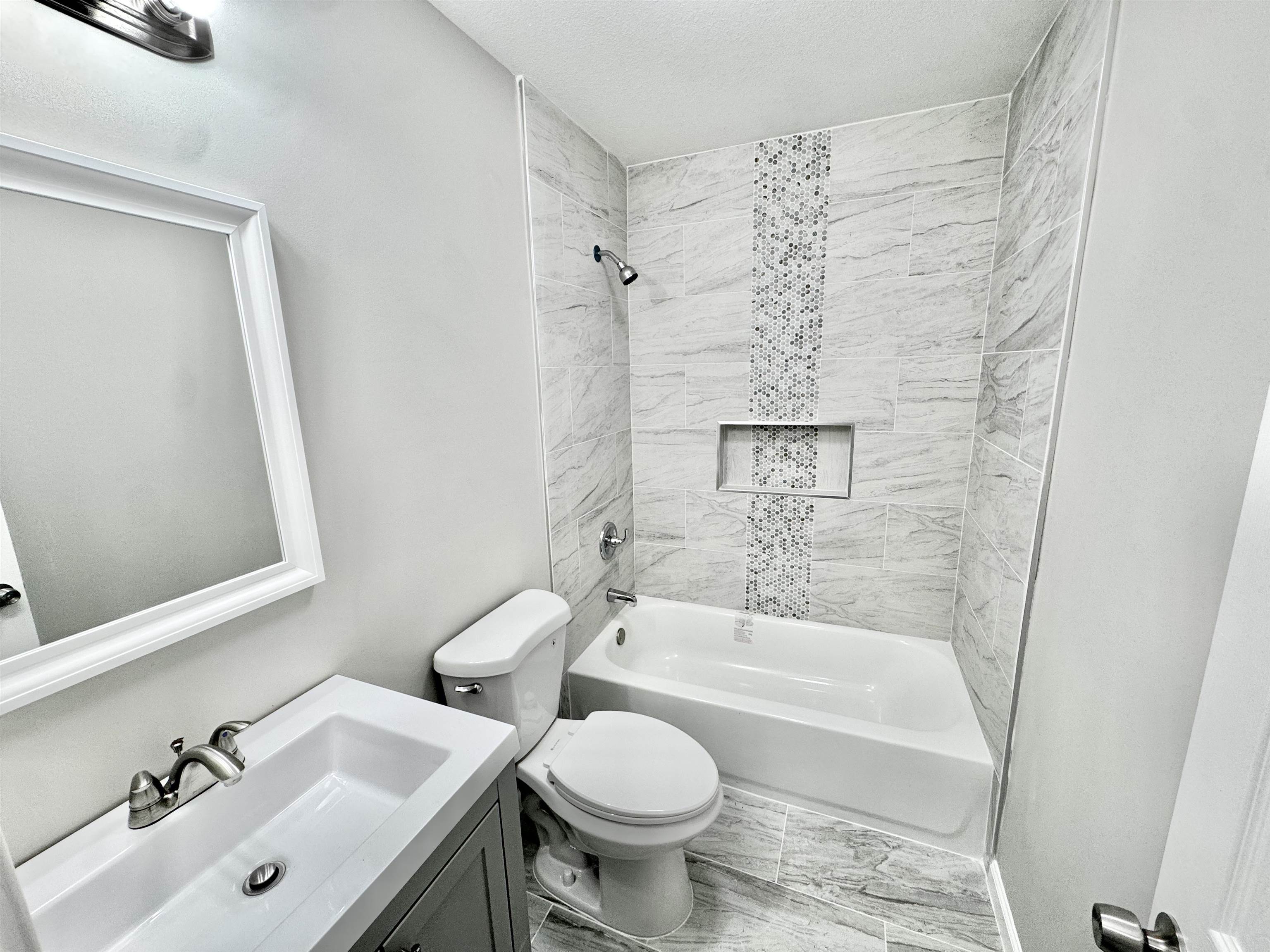788 Bruce Road Whiteville, TN 38075 - Photo 22 of 39 Full bath with bathtub / shower combination, vanity, and a textured ceiling
