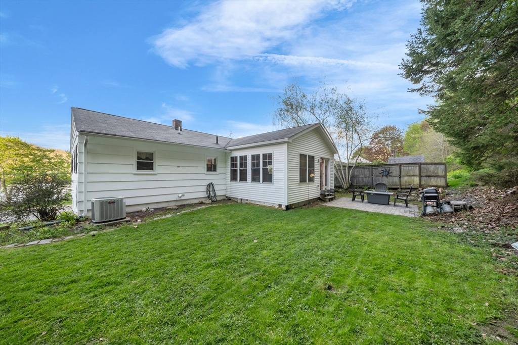 88 Whitehall Road Amesbury, MA 01913 - Photo 5 of 42 Gallery Image 5