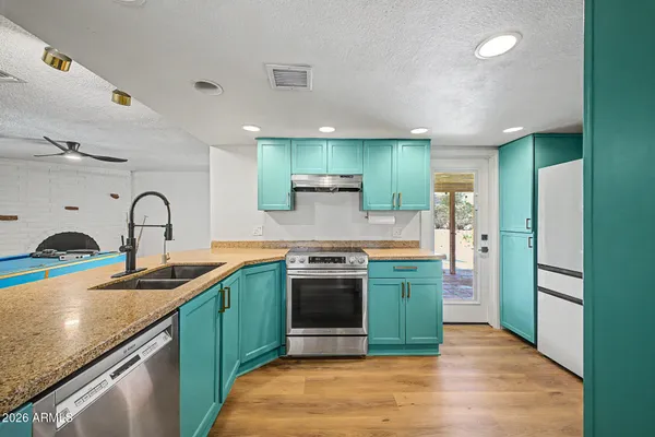 $590,000 | 2552 East Brown Road, Mesa, AZ 85213