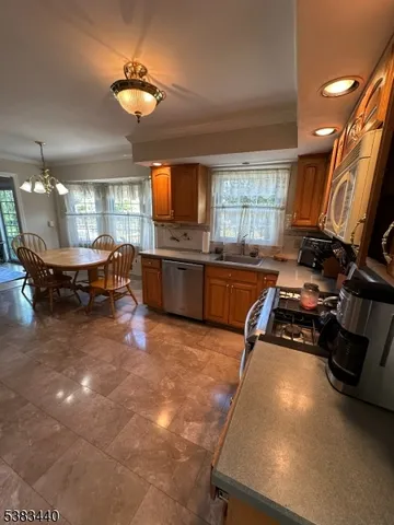 $825,000 | 10 Fredrick Court, Hillsborough, NJ 08844