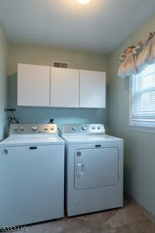 $825,000 | 10 Fredrick Court, Hillsborough, NJ 08844