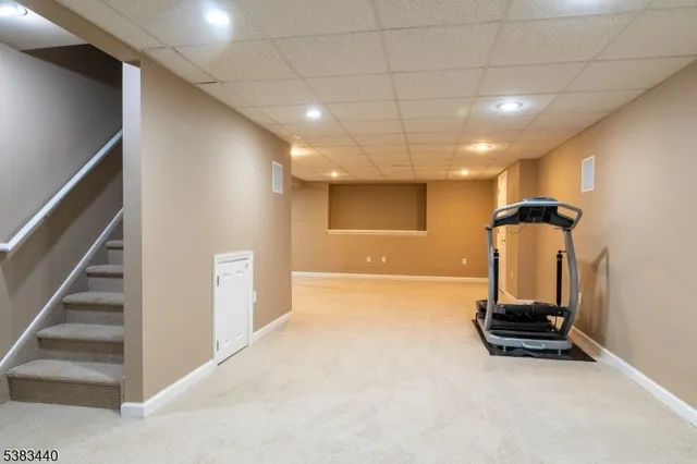 $825,000 | 10 Fredrick Court, Hillsborough, NJ 08844