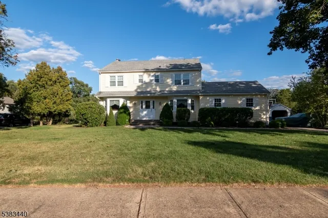 $825,000 | 10 Fredrick Court, Hillsborough, NJ 08844