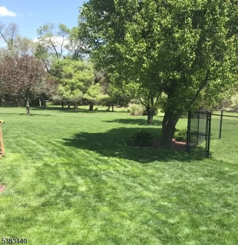 $825,000 | 10 Fredrick Court, Hillsborough, NJ 08844