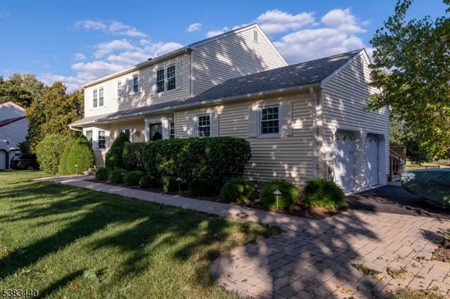 $825,000 | 10 Fredrick Court, Hillsborough, NJ 08844