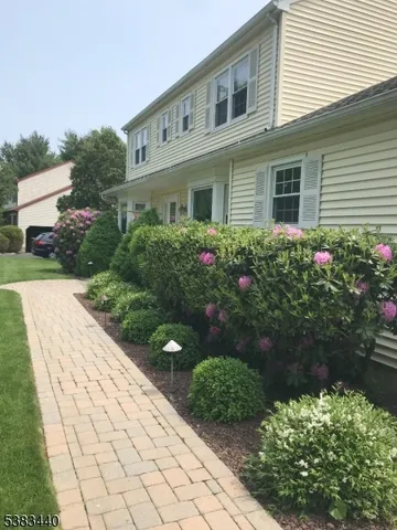 $825,000 | 10 Fredrick Court, Hillsborough, NJ 08844