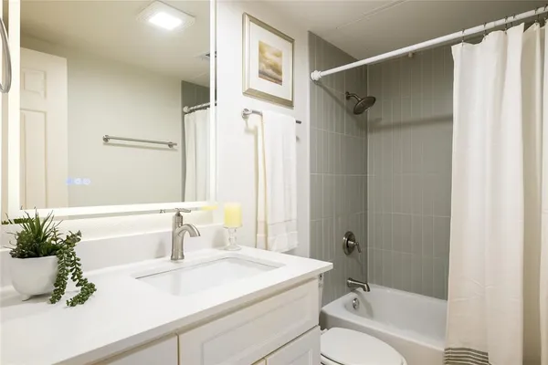 $2,295 | 4501 Druid Lane, Unit 1206, Dallas, TX 75205