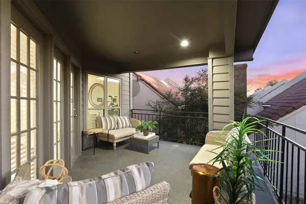 $2,295 | 4501 Druid Lane, Unit 1206, Dallas, TX 75205