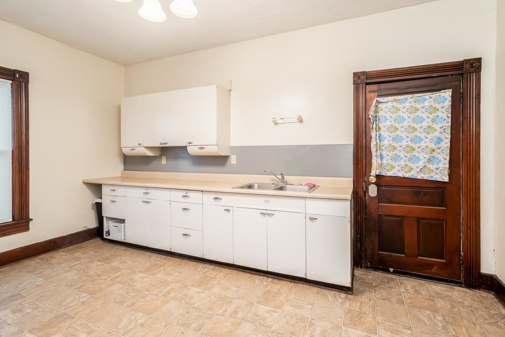 805 Pine Street Halstead, KS 67056 - Photo 11 of 32