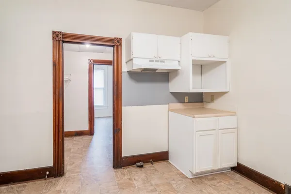 $750 | 805 Pine Street, Halstead, KS 67056