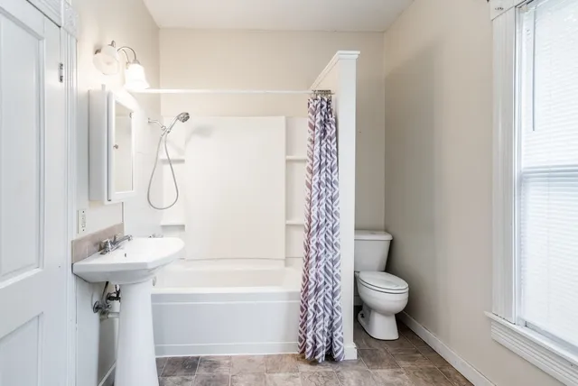 $750 | 805 Pine Street, Halstead, KS 67056