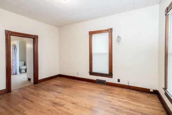 $750 | 805 Pine Street, Halstead, KS 67056